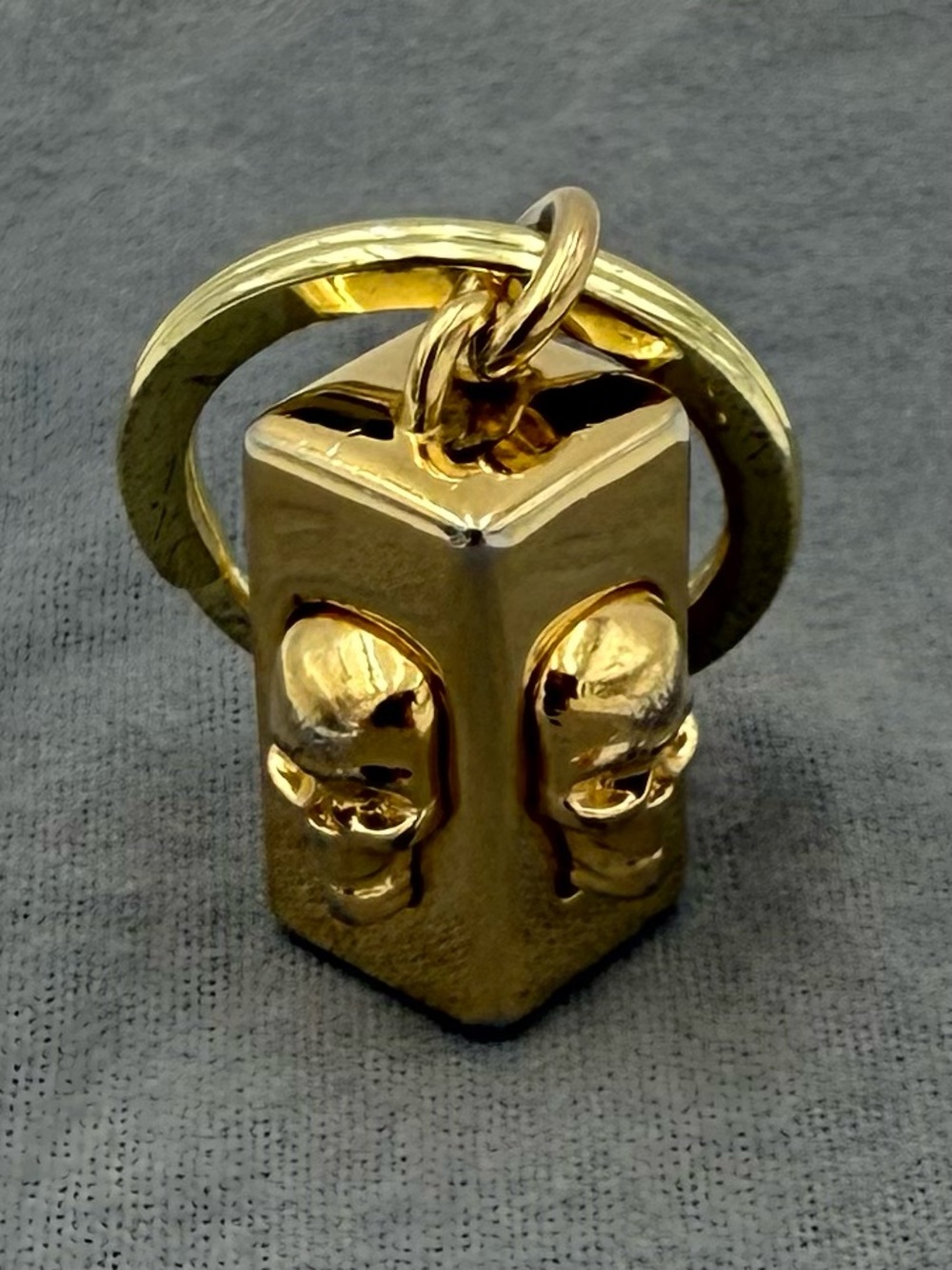 💀McQUEEN London • Unisex Gold Skull Key Ring Bag Charm - Picture 11 of 12